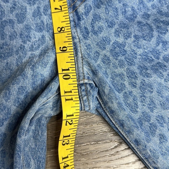 Levi’s High Rise Animal Print Wedgie Straight Fit Cropped Jeans Blue Size 25 - Picture 12 of 15
